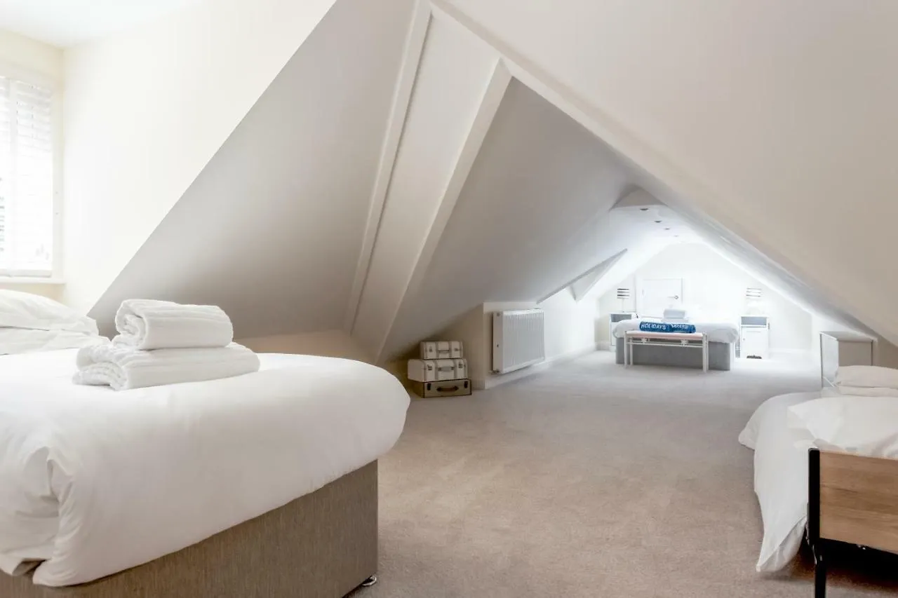 La Dolce Vita Villa Wimborne Minster Holiday home